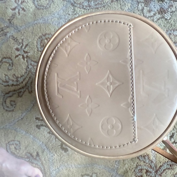 Louis Vuitton  Neutral Vernis Patent Leather Shoulder Bag - Picture 12 of 14